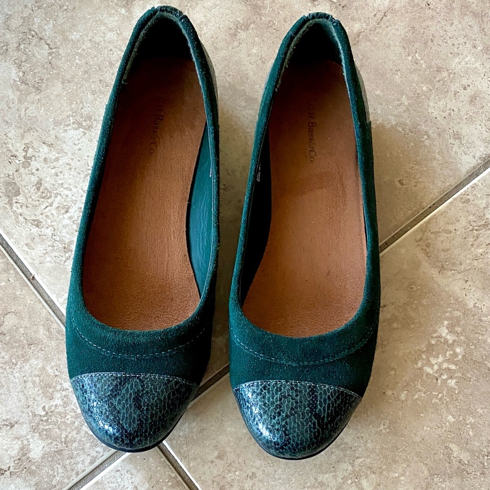 G.H. Bass & Co. Green Cara Leather Flats Size 9